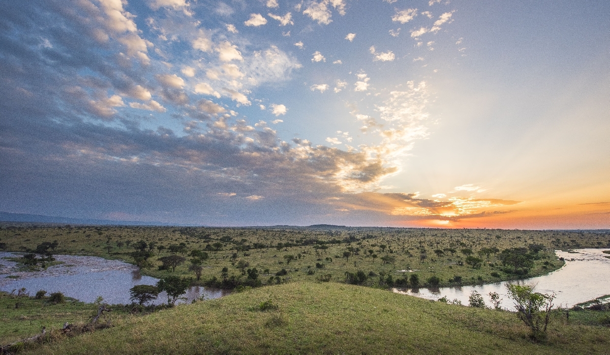 Superbe panorama sur la rivière Mara et le nord du Serengeti depuis le Mara River Post