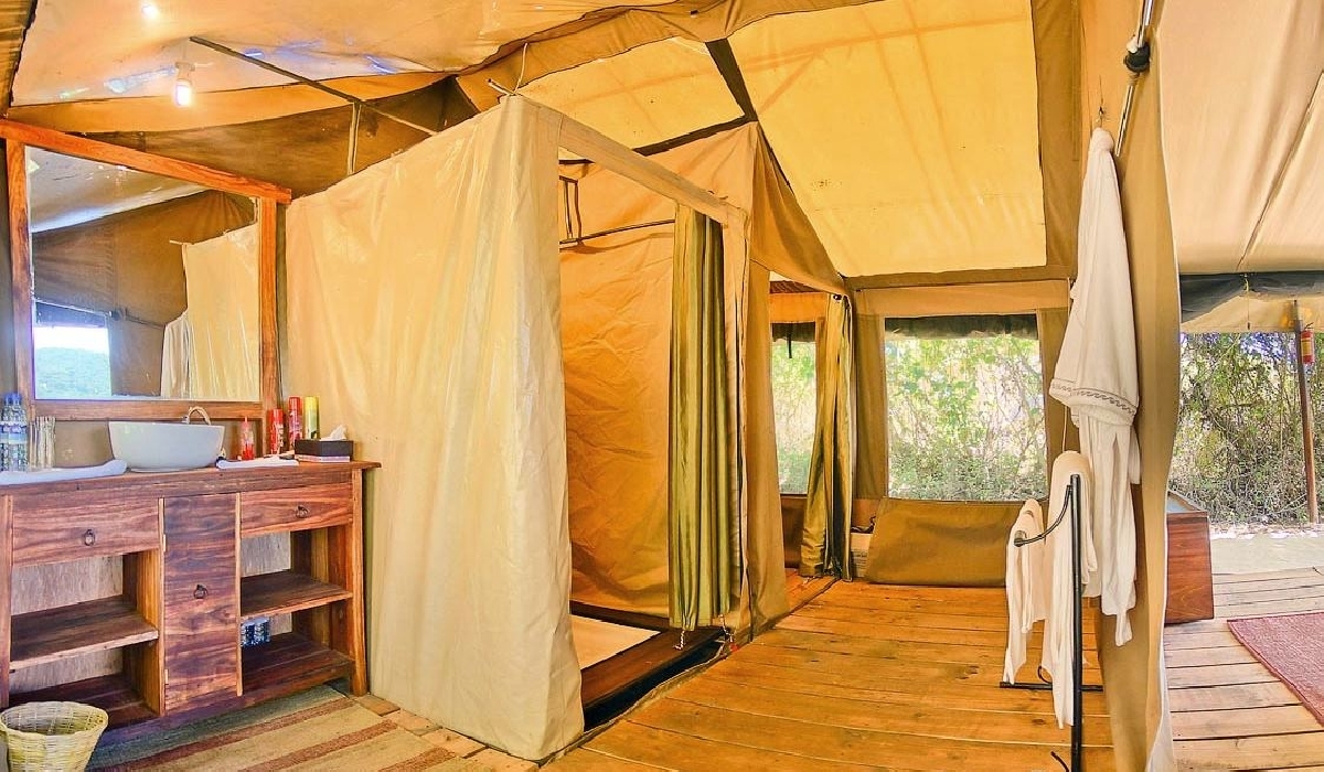 Salle de bain attenante dans une tente du Ang'ata Ngorongoro Crater
