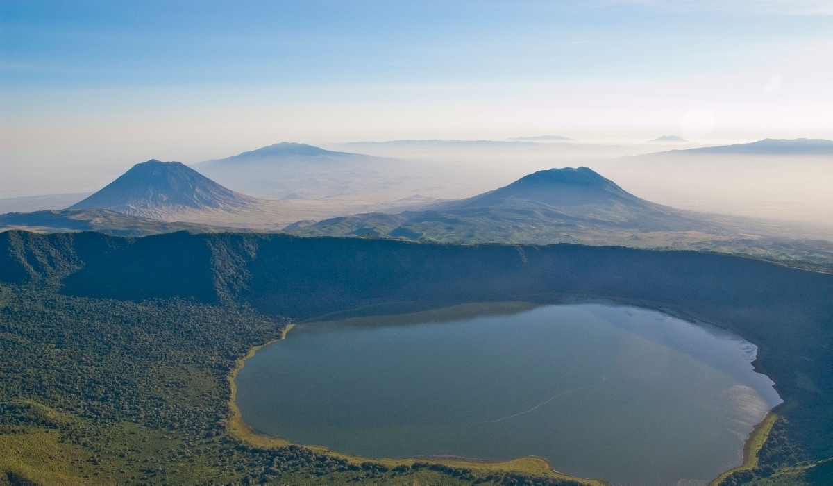Panorama sur les volcans et montagnes du Ngorongoro