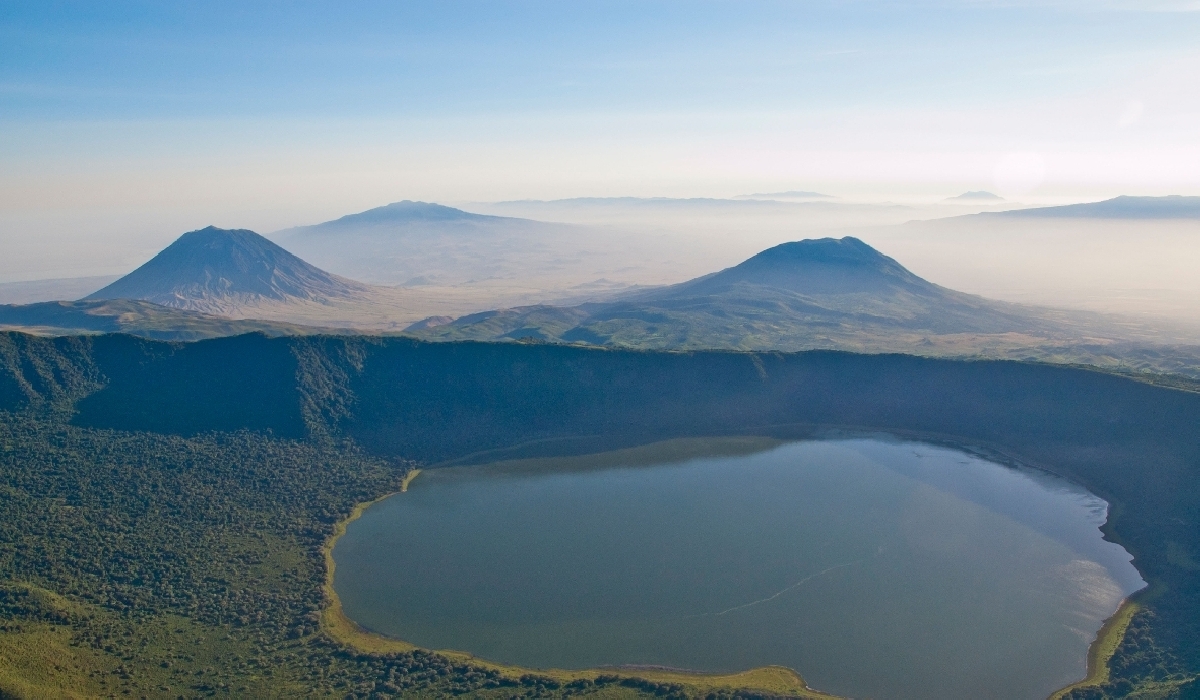 Panorama sur le cratère d'Empakaï et les volcans du Ngorongoro