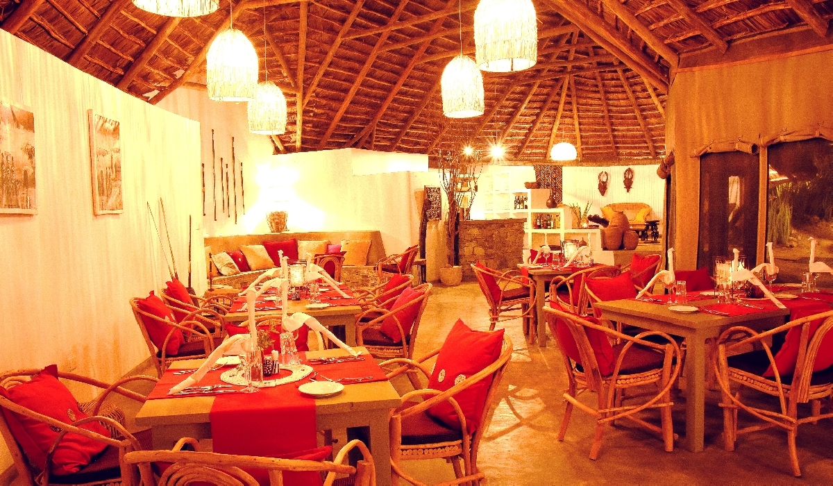 Vue sur le restaurant dans le lounge du camp Olduvai Ndogo