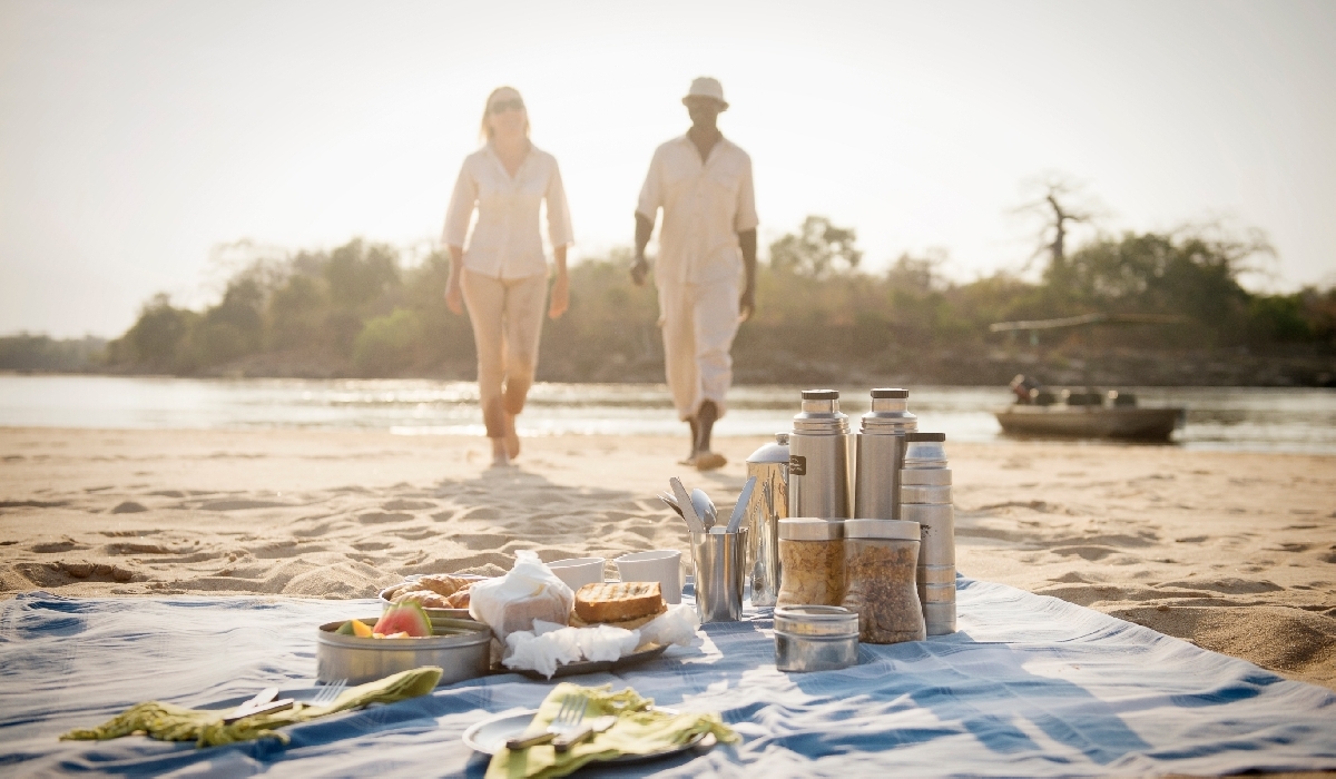 Petit déjeuner piquenique après un safari en bateau dans le Selous
