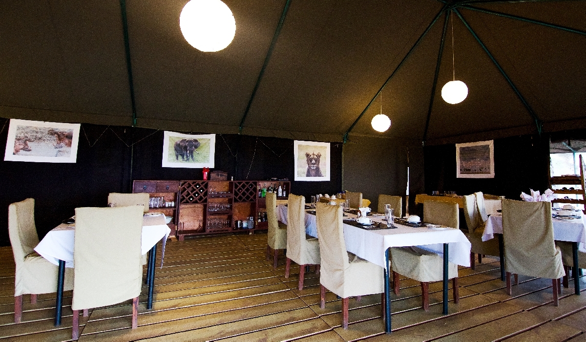 La partie restaurant de la tente Mess au Ang'ata Tarangire Camp