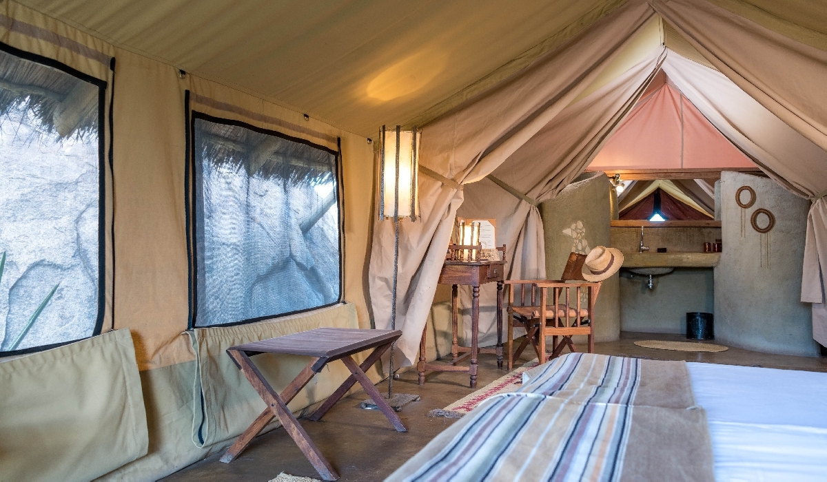 Intérieur d'une tente au camp d'Olduvai