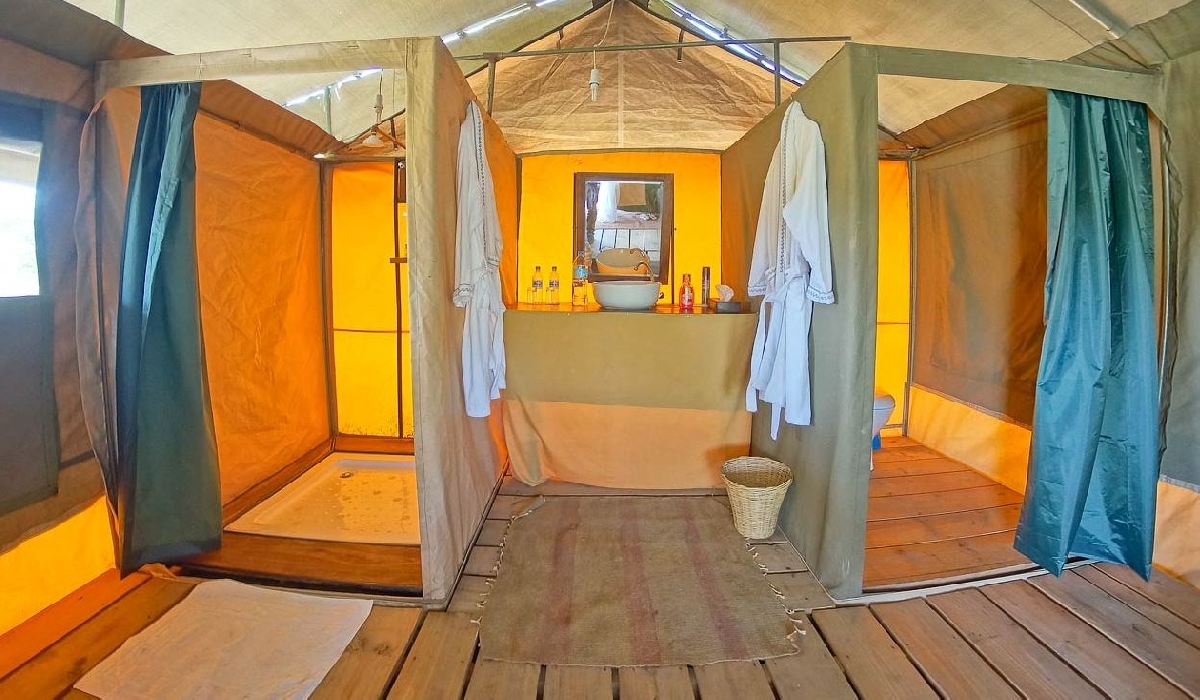 La salle de bain dans une tente du Ang'ata Migation Camp