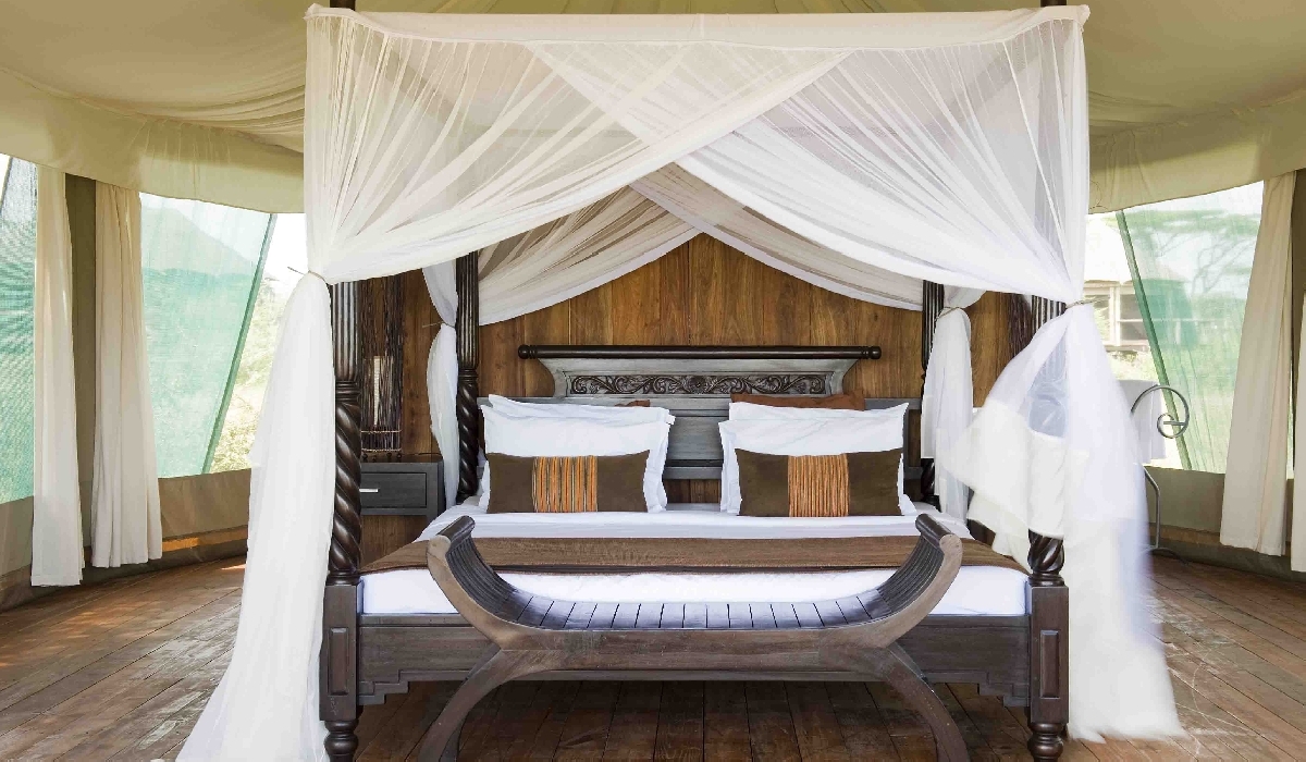 L'intérieur d'une tente du Lake Masek Tented Lodge