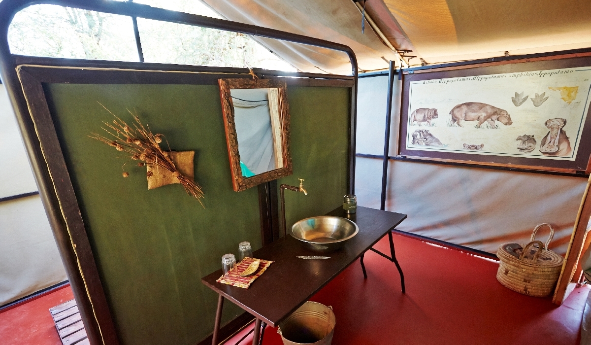 L'espace salle de bain d'une tente du Mdonya River Camp