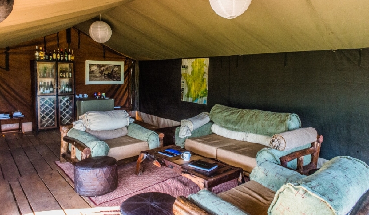 Le salon de la tente lounge du camp Ang'ata Ngorongoro Camp