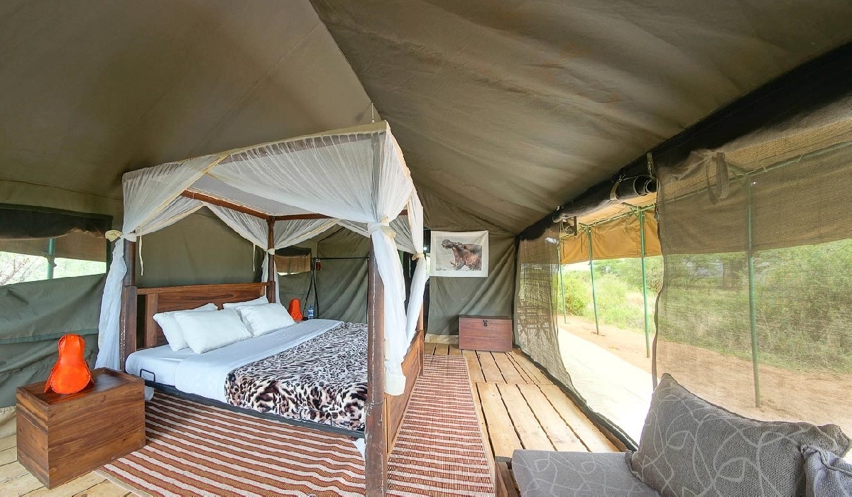 L'intérieur d'une tente au camp Ang'ata Tarangire