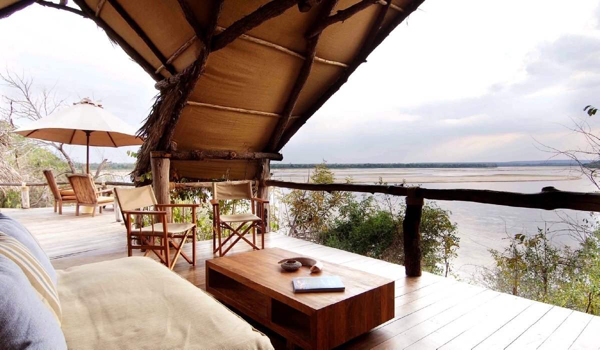 Superbe vue sur la rivière Rufiji depuis la terrasse d'un chalet du Sand Rivers
